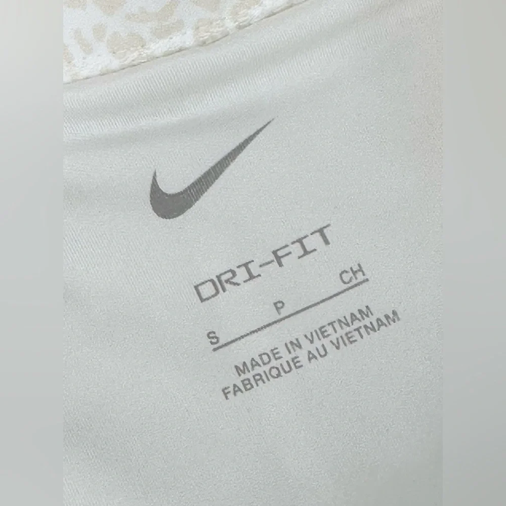Nike women’s one